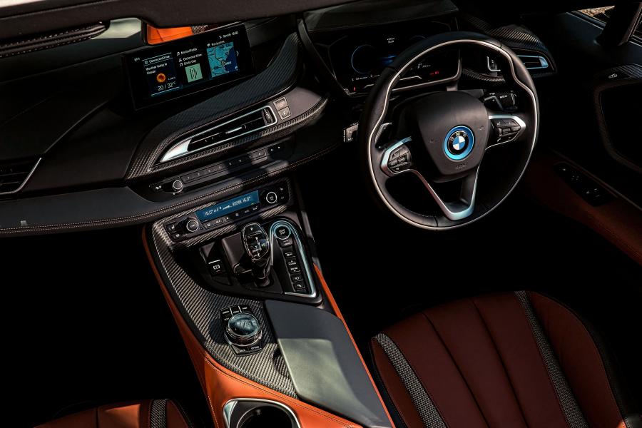 Интерьер BMW i8 Roadster (I15) 2018 года  (UK) (фото 83 из 97)